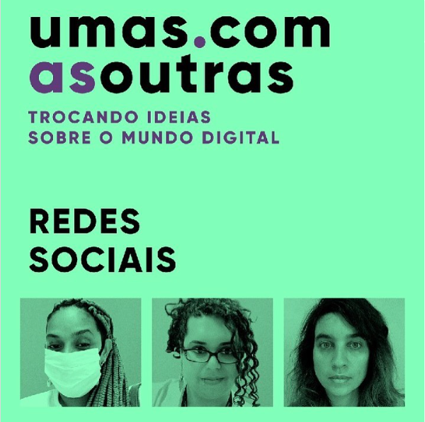 Card com fundo verde. Acima à esquerda, está a marca, em preto e roxo, do ciclo de Webinários Umas com as outras: tocando ideias sobre o mundo digital. Abaixo lê-se em preto: Redes Sociais. Abaixo estão as fotos de três mulheres com filtro verde. A primeira é uma mulher negra com cabelos trançados e máscara facial, a segunda é uma mulher negra de pele clara com cabelos cacheados até os ombros, que usa óculos com armação escura, a terceira é uma mulher branca de cabelos lisos curtos com franja lateral. Fim da descrição.