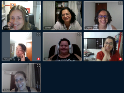 Foto de tela em plataforma de vídeo-conferência, onde estão 7 mulheres.